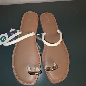 Women's White and Tan Toe-Loop Sandals with Gold Accent